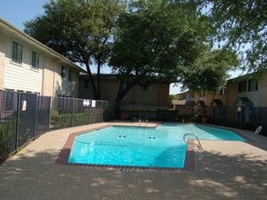 Huntington Townhomes in Richardson, TX - Foto de edificio - Building Photo