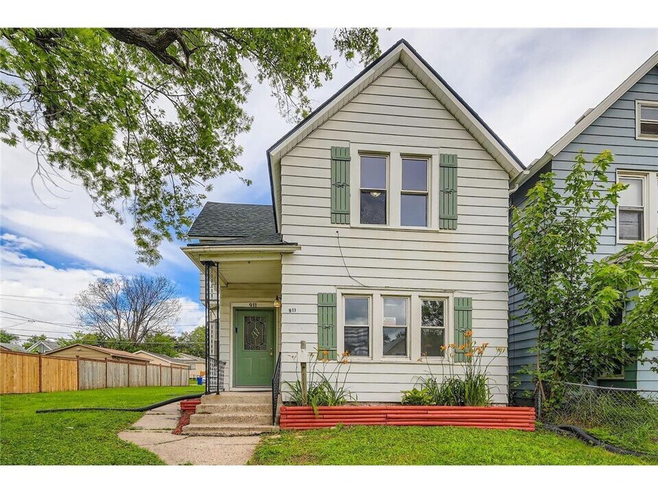 911 Sims Ave in St. Paul, MN - Building Photo