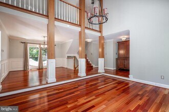 10505 Miller Rd in Oakton, VA - Building Photo - Building Photo