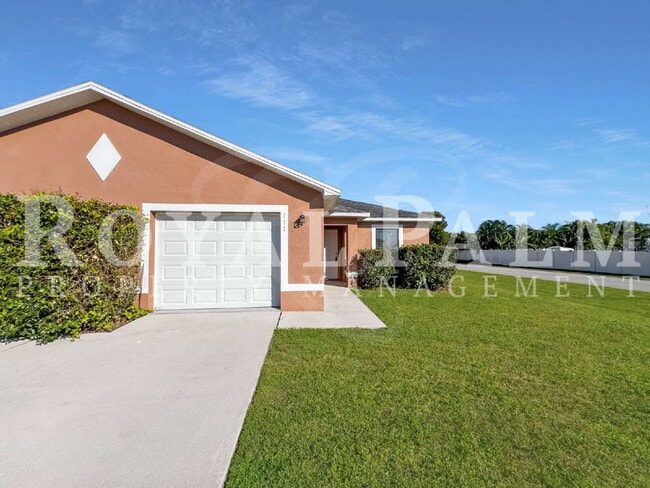111 SE 2nd Ave in Cape Coral, FL - Building Photo - Building Photo