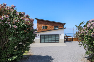 91 N Sunset Dr in Camano, WA - Foto de edificio - Building Photo