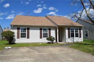 1072 Casanova Dr in Virginia Beach, VA - Building Photo