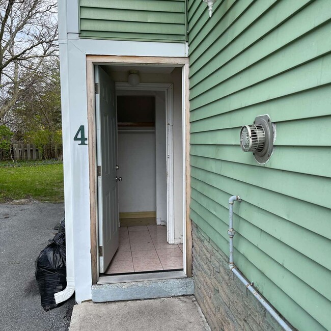 4 Calderwood Dr in Kingston, ON - Building Photo - Building Photo