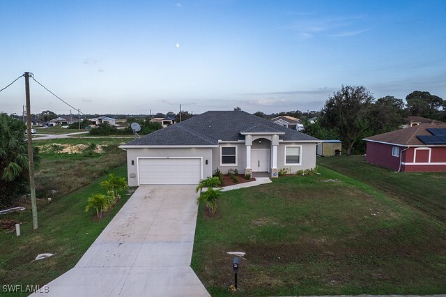 649 Allison St E in Lehigh Acres, FL - Building Photo