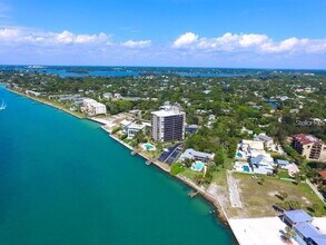4822 Ocean Blvd in Siesta Key, FL - Building Photo - Building Photo