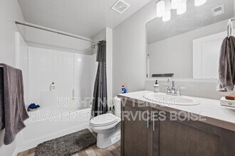 2118 E Pilsner St in Kuna, ID - Building Photo - Building Photo