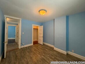 82 Rockland St, Unit 2 in Boston, MA - Foto de edificio - Building Photo
