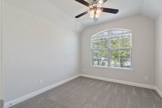 2811 Ridgecliff Ct in Conroe, TX - Foto de edificio - Building Photo