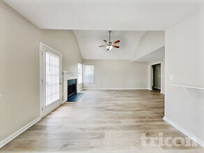 225 Nina Cir in Locust Grove, GA - Foto de edificio - Building Photo