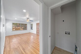 2620 Engle Ave in Dallas, TX - Building Photo - Building Photo