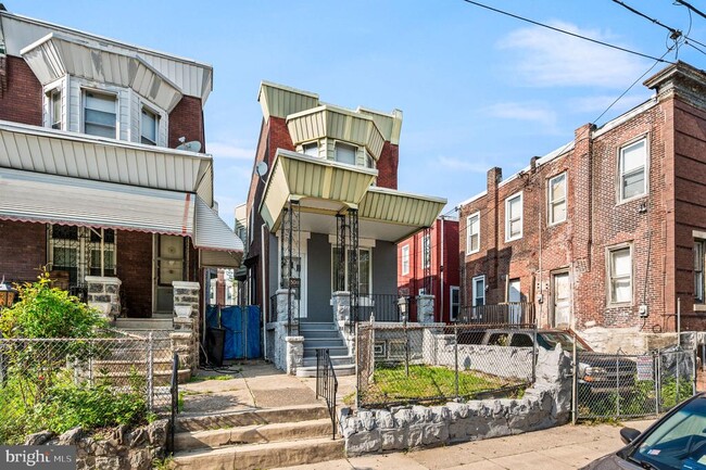 5011 Larchwood Ave in Philadelphia, PA - Building Photo - Building Photo