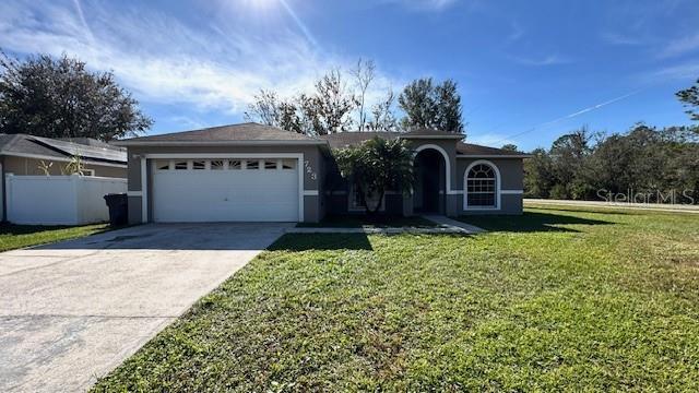 723 Bobolink Ct in Kissimmee, FL - Foto de edificio