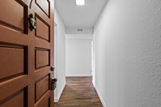 3918 La Mirada Dr N in Jacksonville, FL - Foto de edificio - Building Photo