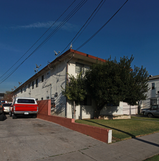 812 W Mines Ave in Montebello, CA - Foto de edificio - Building Photo