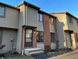 26 Conestoga Way in Glastonbury, CT - Building Photo