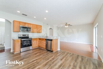 912 Cumbran Ln in Kissimmee, FL - Foto de edificio - Building Photo