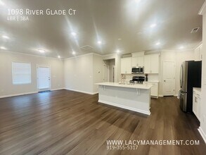 1098 River Glade Ct in Graham, NC - Building Photo - Building Photo