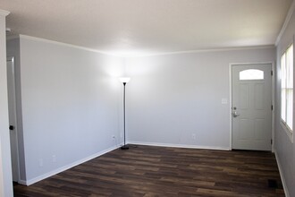 903 N Roche St in Knoxville, IA - Building Photo - Building Photo