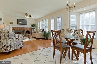 13102 Frog Hollow Ct in Herndon, VA - Building Photo - Building Photo