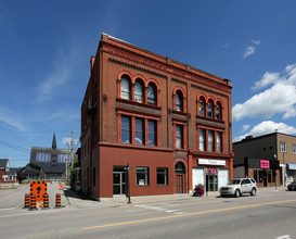 297-303 Raglan St S in Renfrew, ON - Building Photo - Building Photo