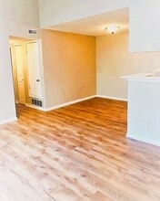 8225 Fairmount Dr, Unit 6-207 in Denver, CO - Building Photo - Building Photo