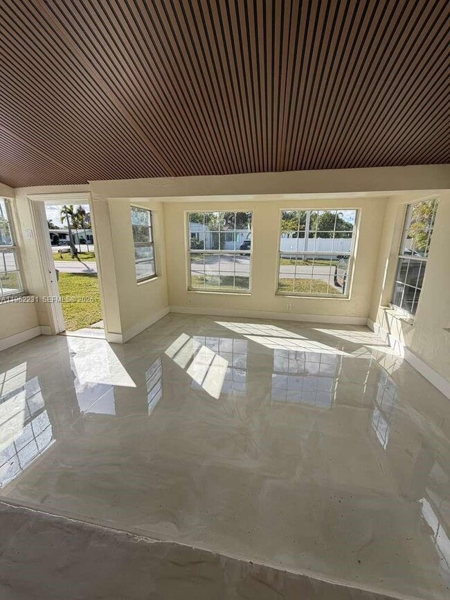 property at 1621 S 16th Ave