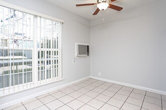 Redwood Plaza Apartments in Fremont, CA - Foto de edificio - Interior Photo