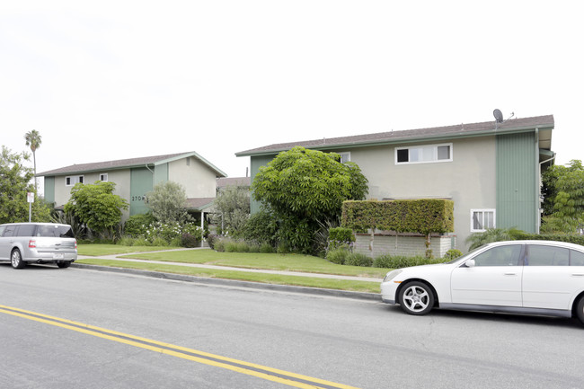 2702-2706 Florida St in Huntington Beach, CA - Foto de edificio - Building Photo