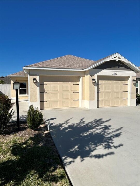6986 Elaine Ct in the Villages, FL - Building Photo