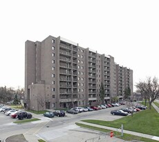 Hazelcrest Place Apartments & Townhomes in Hazel Park, MI - Building Photo