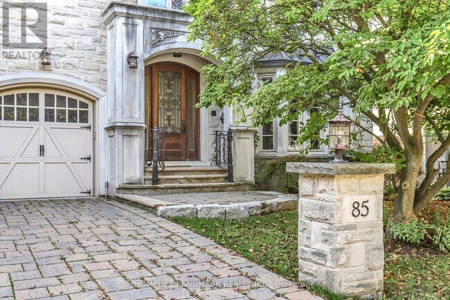 85 Aldershot Crescent in Toronto, ON - Building Photo - Building Photo