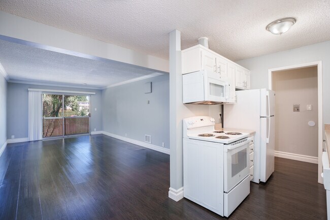 Metro Park Apartment Homes in San Leandro, CA - Foto de edificio - Interior Photo