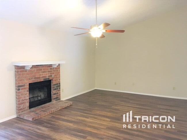 3813 Big Leaf Ln in Fort Worth, TX - Building Photo - Building Photo