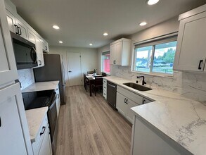 1551 S 35th St in Tacoma, WA - Building Photo - Building Photo