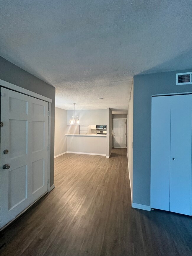 825 Red Bird Ln, Unit 825D in Norman, OK - Foto de edificio - Building Photo