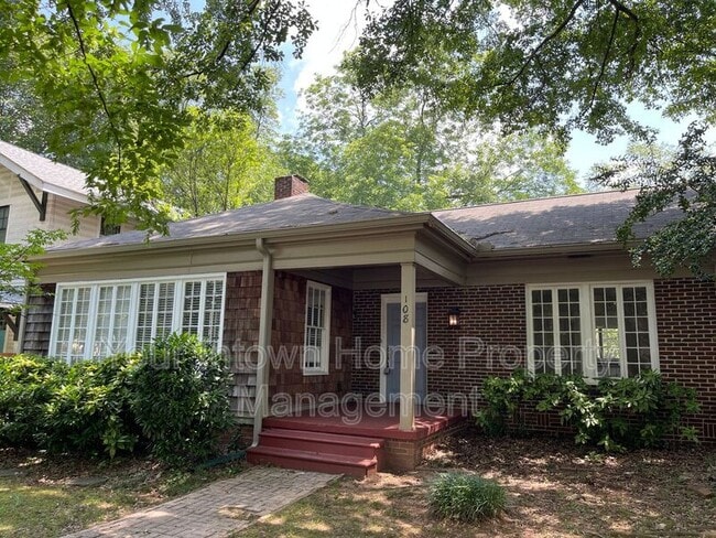 property at 108 Greenwood Pl
