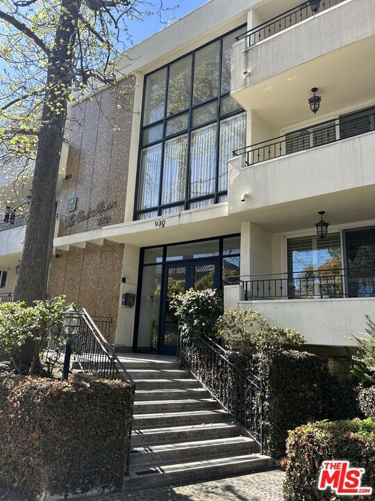 930 3rd St in Santa Monica, CA - Building Photo