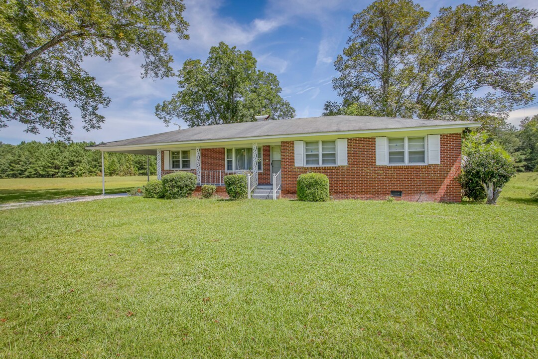 5948 Pygatt Rd in Effingham, SC - Building Photo