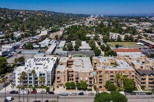 Mark Twain in Sherman Oaks, CA - Foto de edificio - Building Photo