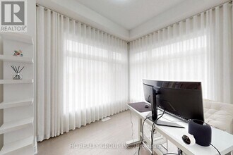 20 Harold Humphrey St in Markham, ON - Building Photo - Building Photo