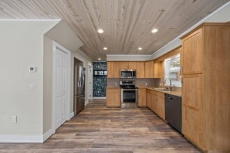 251 Landwood Ln in Flat Rock, NC - Building Photo - Building Photo