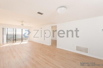 7500 Sunshine Skyway Ln S in St. Petersburg, FL - Foto de edificio - Building Photo