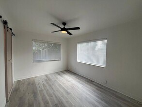 1712 Fletcher St, Unit 3 in Hollywood, FL - Foto de edificio - Building Photo