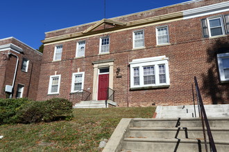 824 Taylor St NE in Washington, DC - Foto de edificio - Building Photo