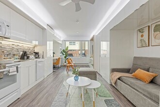 12607 Larchmere Blvd in Cleveland, OH - Building Photo - Building Photo