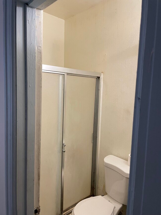 235 W 5th St, Unit 1 in Long Beach, CA - Building Photo - Building Photo