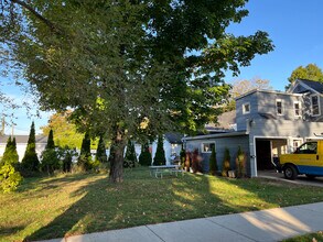 403 W Eleventh St, Unit B in Traverse City, MI - Foto de edificio - Building Photo