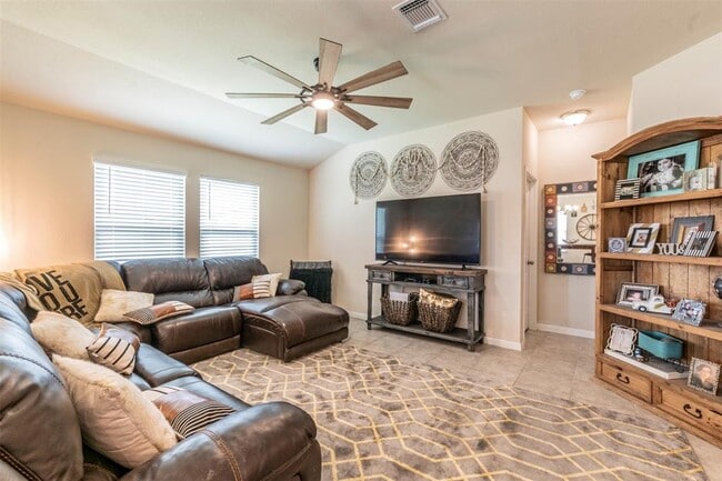 205 Pepper Mill Loop in Burnet, TX - Building Photo - Building Photo