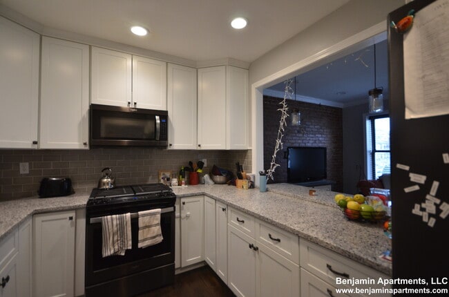 60 Florida St, Unit 2 in Boston, MA - Foto de edificio - Building Photo