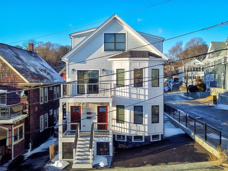 30 Baldwin St in Malden, MA - Foto de edificio